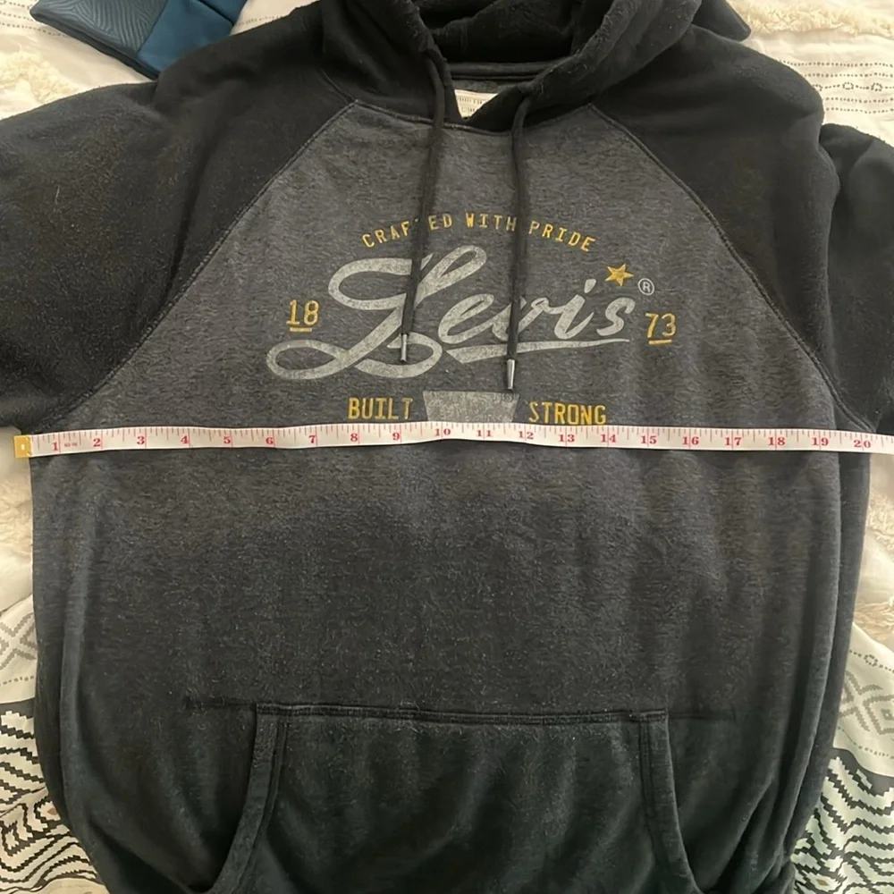 Levi's Men's Black and grey Hooded sweatshirt